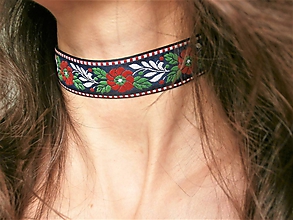 Náhrdelníky - Folklórny biely červený modrý čierny kvetinový choker - náhrdelník obojok  (23 mm) - 10143908_