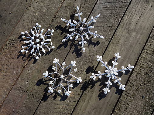 Dekorácie - vločka...keď nasneží na krajinu... - 10152856_
