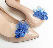 Ponožky, pančuchy, obuv - Kráľovsky modré kvetinové klipy na topánky - 10156087_
