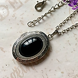 Náhrdelníky - Oval Gemstone Antique Silver Locket Necklace / Otvárací medailón (Black Onyx) - 10158051_