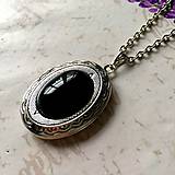 Náhrdelníky - Oval Gemstone Antique Silver Locket Necklace / Otvárací medailón (Black Onyx) - 10158079_