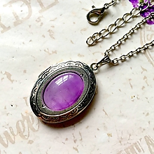 Náhrdelníky - Oval Gemstone Antique Silver Locket Necklace / Otvárací medailón (Amethyst) - 10159033_