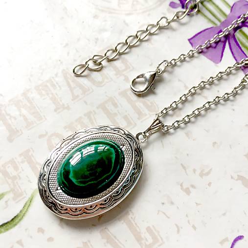 Oval Gemstone Antique Silver Locket Necklace / Otvárací medailón (Natural Malachite)