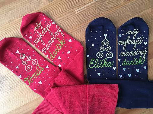 Maľované vianočné ponožky s nápisom: "Si môj ... vianočný darček... (Set dámske červené + pánske tmavomodré ponožky)