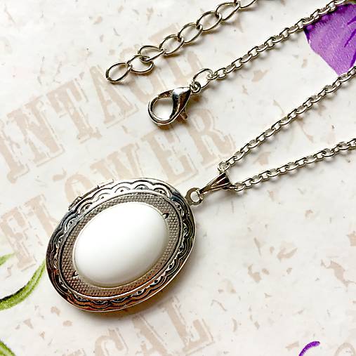 Oval Gemstone Antique Silver Locket Necklace / Otvárací medailón (White Jade)