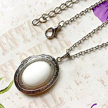 Náhrdelníky - Oval Gemstone Antique Silver Locket Necklace / Otvárací medailón (White Jade) - 10179906_