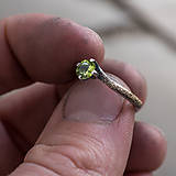Prstene - Ako požiadať divožienku o ruku (verzia s prírodným olivínom) - 10206955_