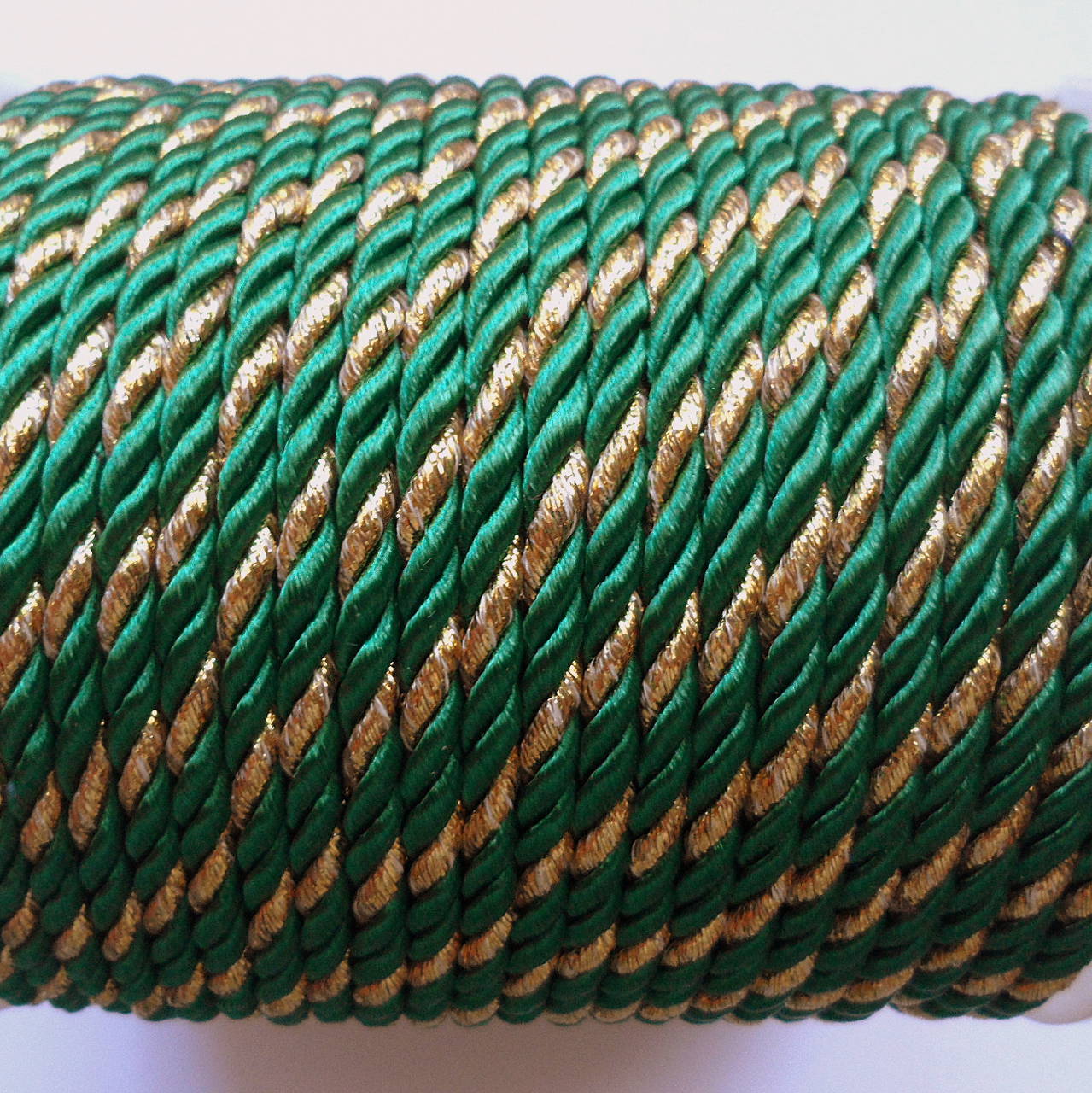 Šnúra točená 4mm-1m (zelená/zlatá)