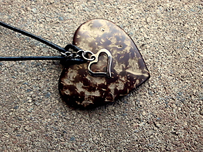 Náhrdelníky - náhrdelník s kokosovým srdcom a oceľovým srdiečkom - 10210510_