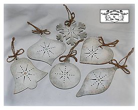Dekorácie - Dreveny Vintage setík "Snowflakes" :) - 10216455_