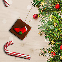 Dekorácie - FIMO vianočné ozdoby čokoládky (ponožka na darčeky) - 10213125_