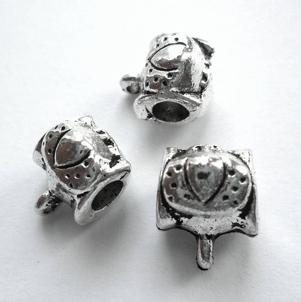 Záves-1ks (psík 11,3x10,5mm/otvor 4,5mm)