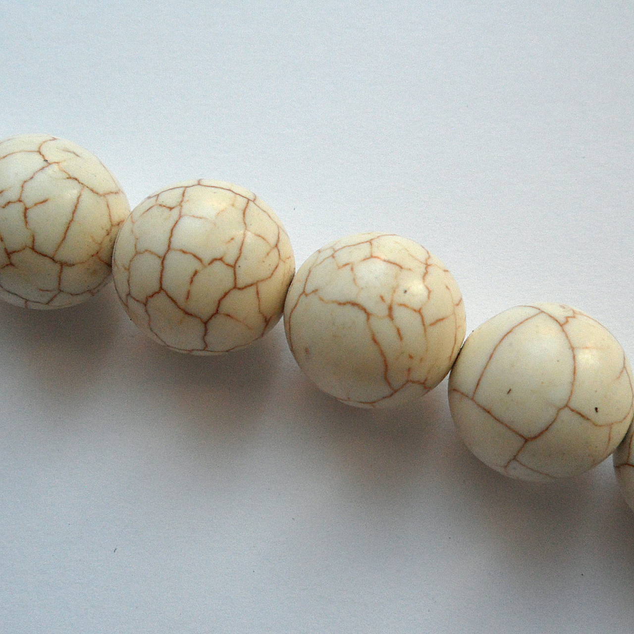 Synt.kameň-tyrkenit biely-1ks (18mm)