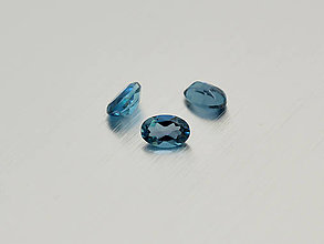 Minerály - Topás london modrý prírodný oválny 4 x 6 mm - 10223650_