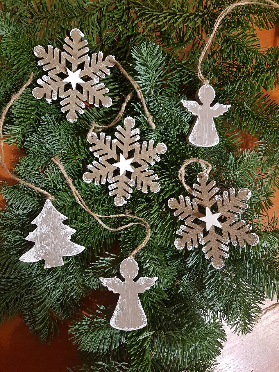 natur drevené ozdoby na vianočný stromček  sada 6 kusov vločky, stromček, anjelíkovia