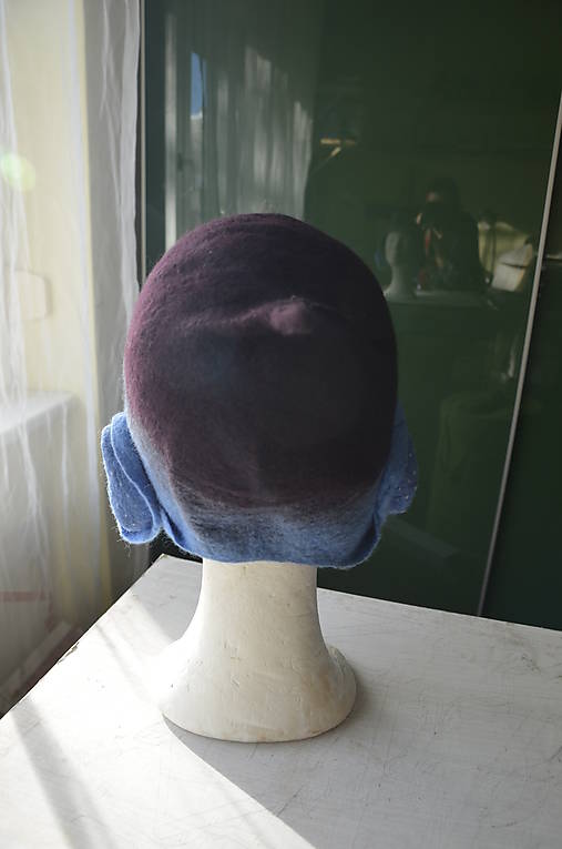 Čiapka modrá so skladaním na oboch stranách...