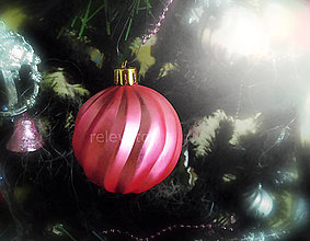 Fotografie - Vianočné fotografie (malinová vianočná guľa) - 10236322_