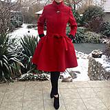 Bundy a kabáty - KARMÍNOVÝ kabát s kolovou sukňou/rôzne farby - 10246294_