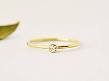 Prstene - 585/1000 zlatý zásnubný prsteň s prírodným diamantom 2,6mm (žlté zlato) - 10249374_