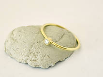 Prstene - 585/1000 zlatý zásnubný prsteň s prírodným diamantom 2,6mm - 10249375_