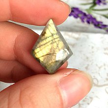 Minerály - Labradorit kabošon (20x16x4 mm, 8,50 Ct, L290) - 10254335_