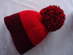 Čiapky, čelenky, klobúky - Červeno-bordová čiapka s veľkým brmbolcom - 10267664_