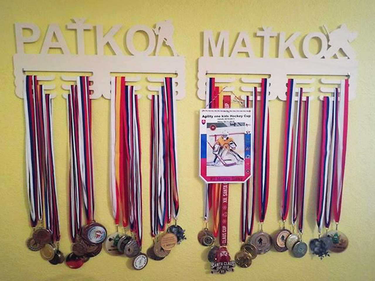 Drevený vešiak na medaily VÝROBA NA MIERU