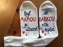 Ponožky, pančuchy, obuv - Maľované ponožky pre šťastnú mamu a babku (“Tlačeným” písmom) - 10273917_