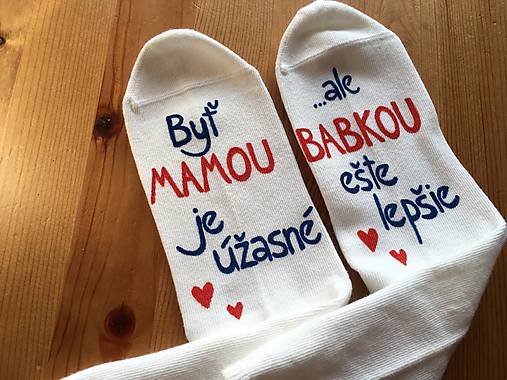 Maľované ponožky pre šťastnú mamu a babku (“Tlačeným” písmom)