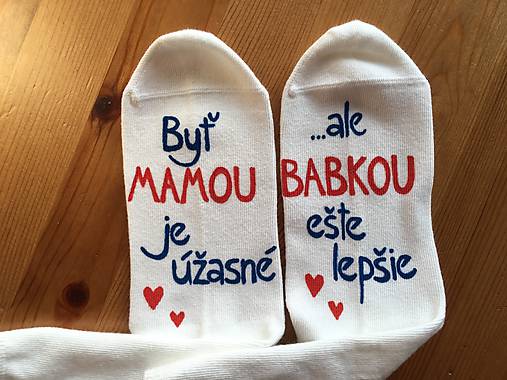 Maľované ponožky pre šťastnú mamu a babku (“Tlačeným” písmom)
