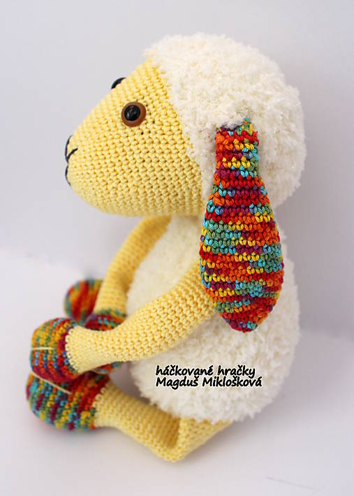 Ovečka s farebným uškom