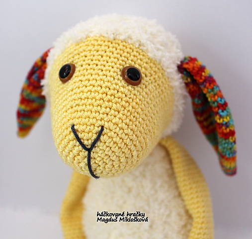 Ovečka s farebným uškom