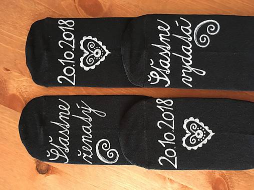 Maľované ponožky pre novomanželov / k výročiu svadby (čierne s bielou maľbou)