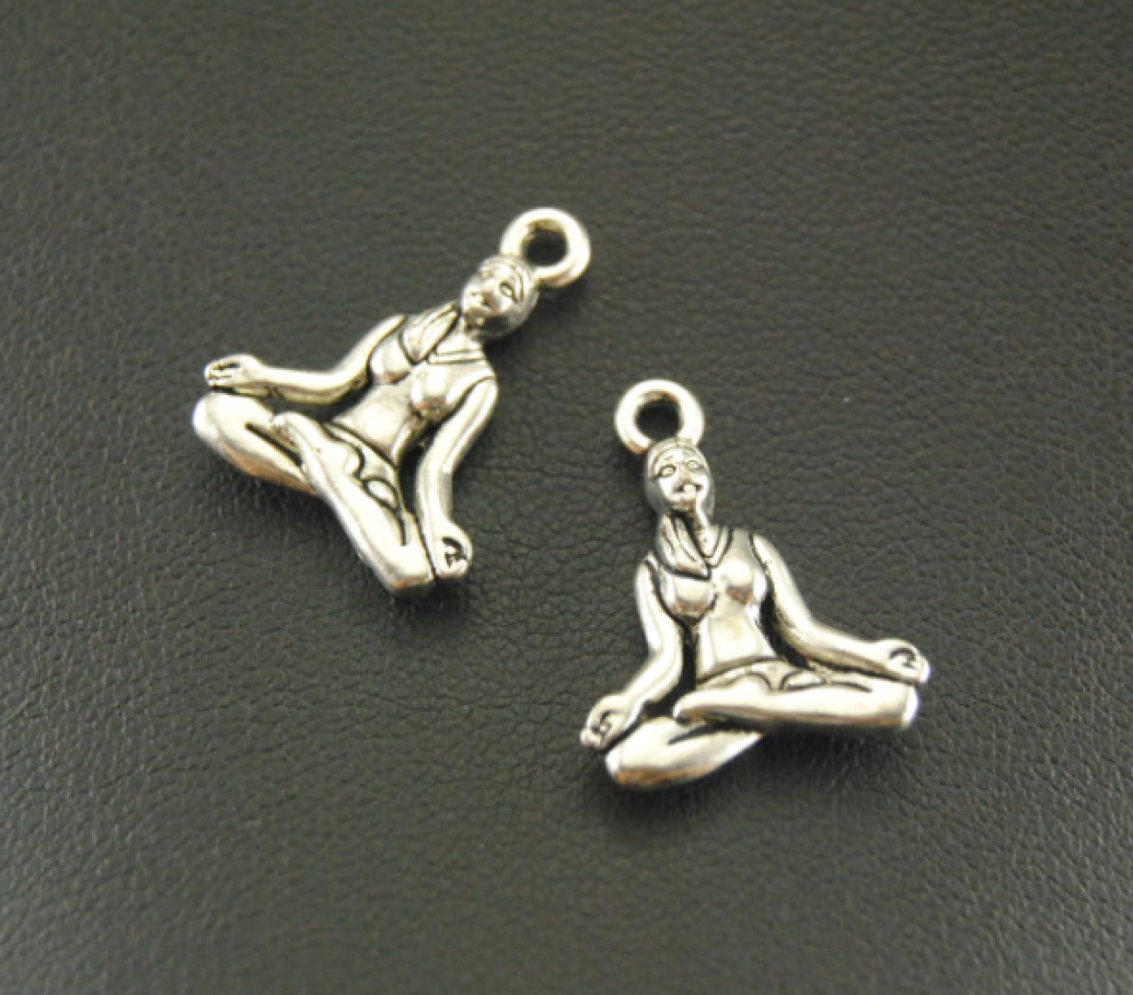 PR102 Prívesok strieborný JOGA 1,6 x 2,0