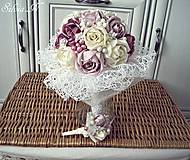 Dekorácie - Svadobná kytica,svadobné pierko.Ruže zo stúh. - 10310326_