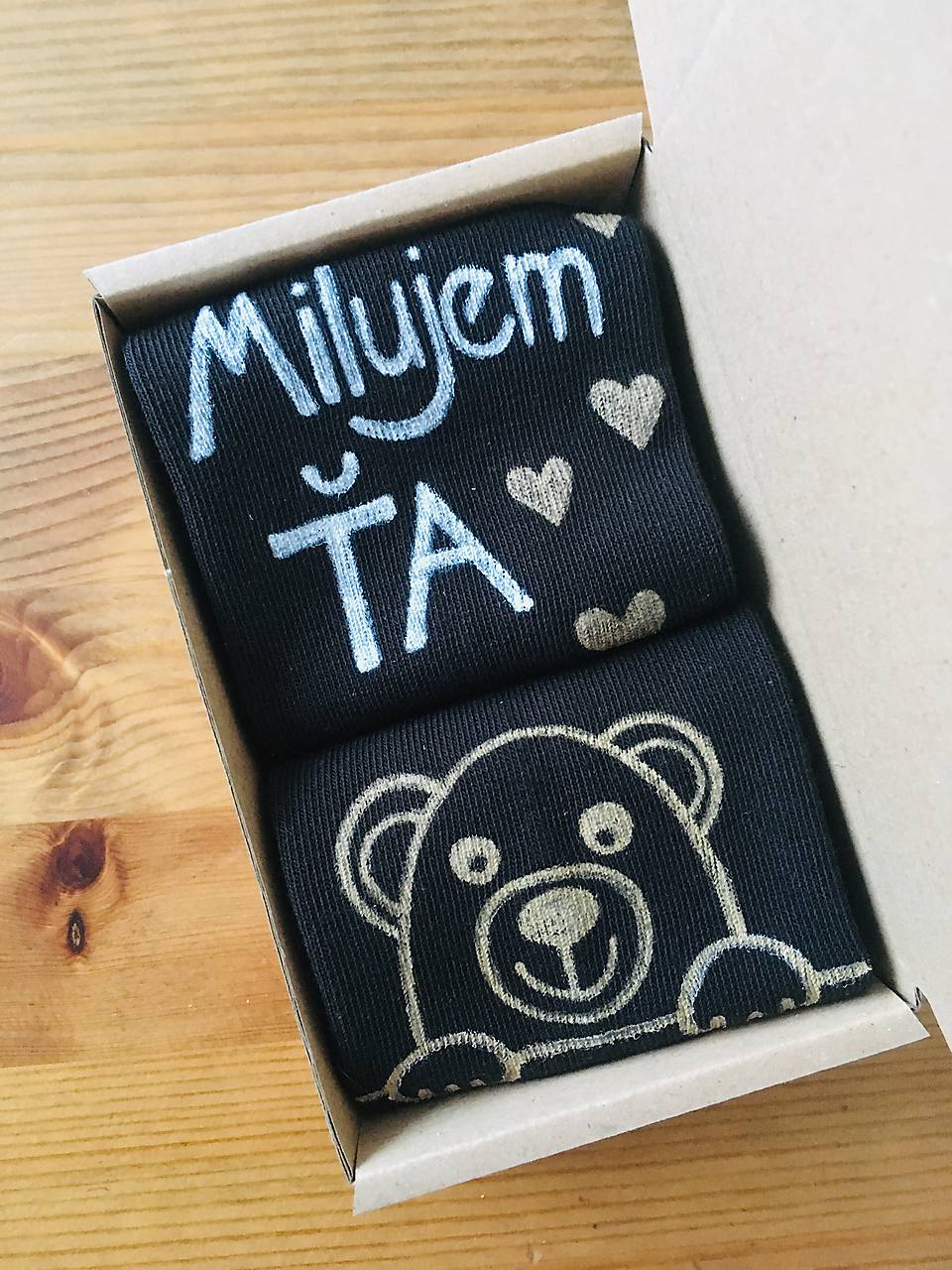 Maľované hnedé ponožky s nápisom: "Milujem Ťa/ obrázok macka :)" (45-47)