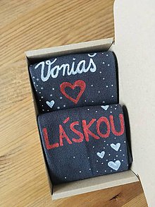 Ponožky, pančuchy, obuv - Maľované ponožky s nápisom: "Voniaš / láskou" (šedé) - 10312121_