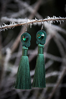 Náušnice - Šmaragdové náušnice so strapcom - soutache earring - 10347017_