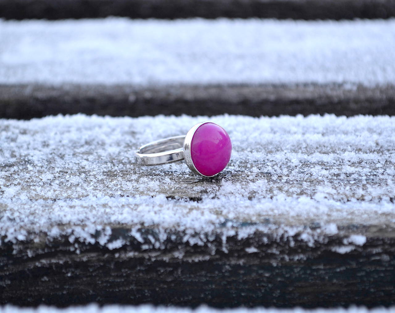 Jadeit fuchsia strieborný prsteň