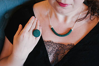 Náhrdelníky - SNAKE smaragdovozelený elegantný náhrdelník - 10351375_