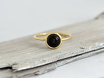 Prstene - 585/1000 zlatý prsteň s prírodným čierným onyxom Noc - 10360971_