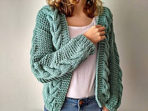 Pletený zelený sveter
