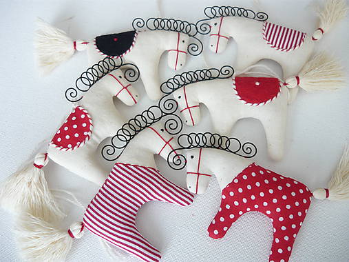 Dekorácie - koník-červená séria - 10369321_