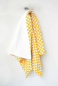Úžitkový textil - HAJA Easy... bočný vankúš... geometrické motívy (žltobiele trojuholníky) - 10372513_