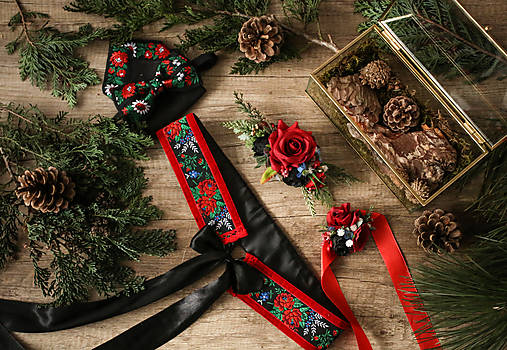 Čierno-červený folk set (opasok, náramok, polvenček, motýlik, vreckovka do saka)