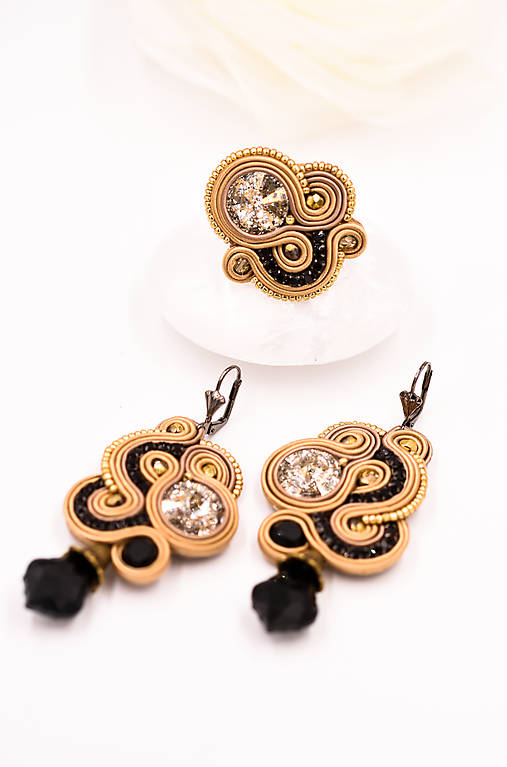 Sady šperkov - Soutache sada v zlatej farbe - prsteň a náušnice - 10373143_
