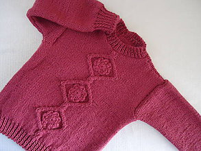 Detské oblečenie - pulovrík - zapletanček s kvietkami - 10378061_