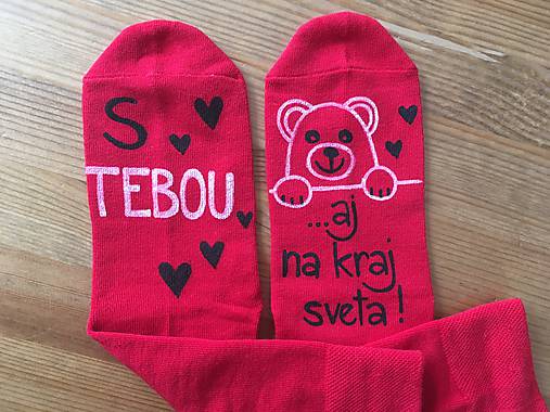 Zamilované maľované ponožky s nápisom: “S TEBOU ...aj na kraj sveta” (Červené)