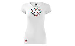 Topy, tričká, tielka - Vyšívané dámske tričko s ľudovým motívom "srdce", krátky rukáv - 10402364_
