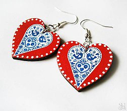 Náušnice - Modro-červené folklórne srdcové náušnice s bodkami - 10408551_